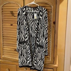 WMNs  NWT Rafaella Studio long sweater sz M zebra